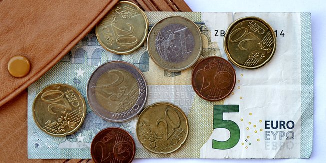8,84 Euro in Scheinen und Münzen