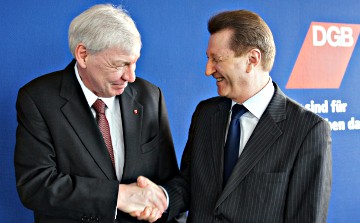 Michael Sommer und der Vorsitzende r des Belarussischen Kongresses der Demokratischen Gewerkschaften trafen sich in Berlin