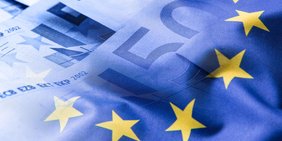 EU-Sterne und Geldscheine