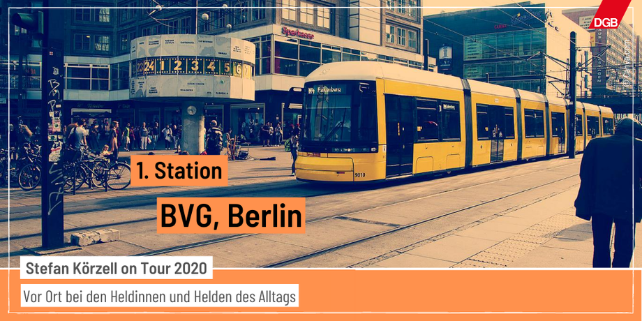 Tourankündigung Station 1 BVG mit Bild Straßenbahn Berlin Alexanderplatz Weltzeituhr