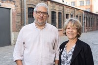 Roland Schneider und Marina Jochenholz vom Betriebsrat der Elbkinder Kitas. 